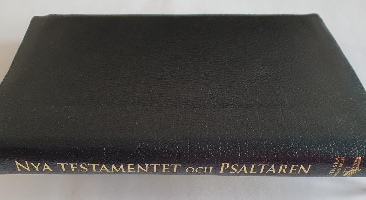 Ruotsi Uusi testamentti & psalmit, isot, musta, vk